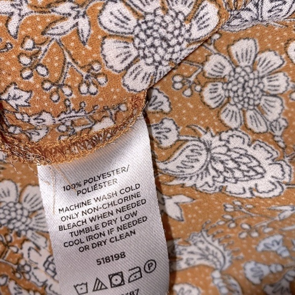 LOFT floral top size medium - Picture 8 of 9